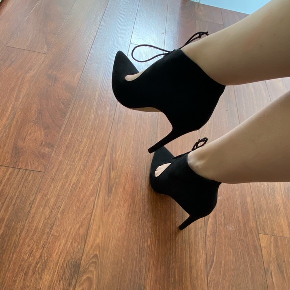 ALDO Black Faux Suede Pointed Lace-Up Ankle High Heels - Picture 13 of 13